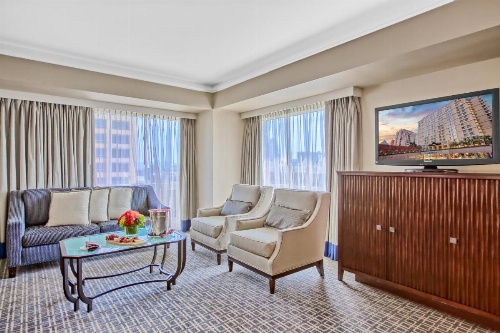 Omni Los Angeles Hotel At California Plaza image 16